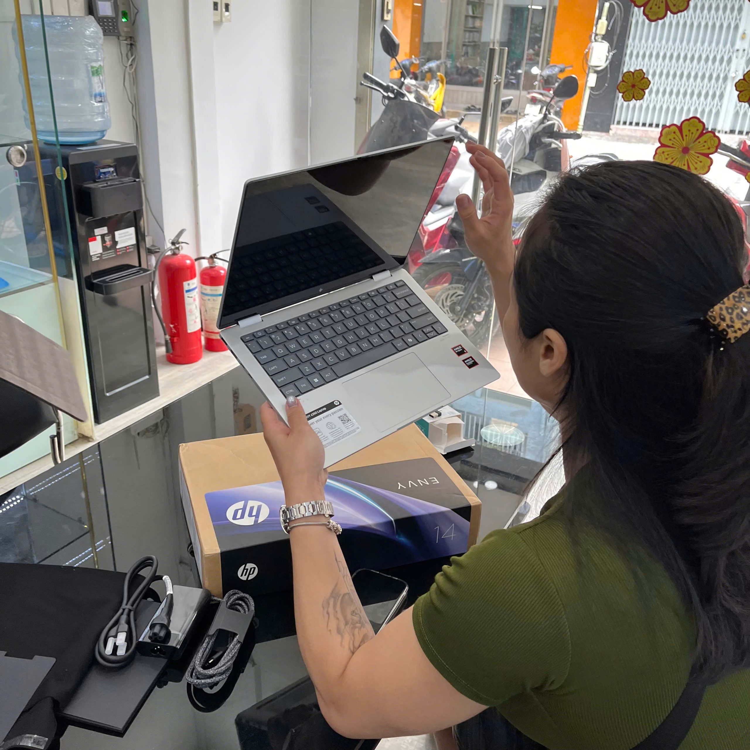 laptopmart khach hang 2
