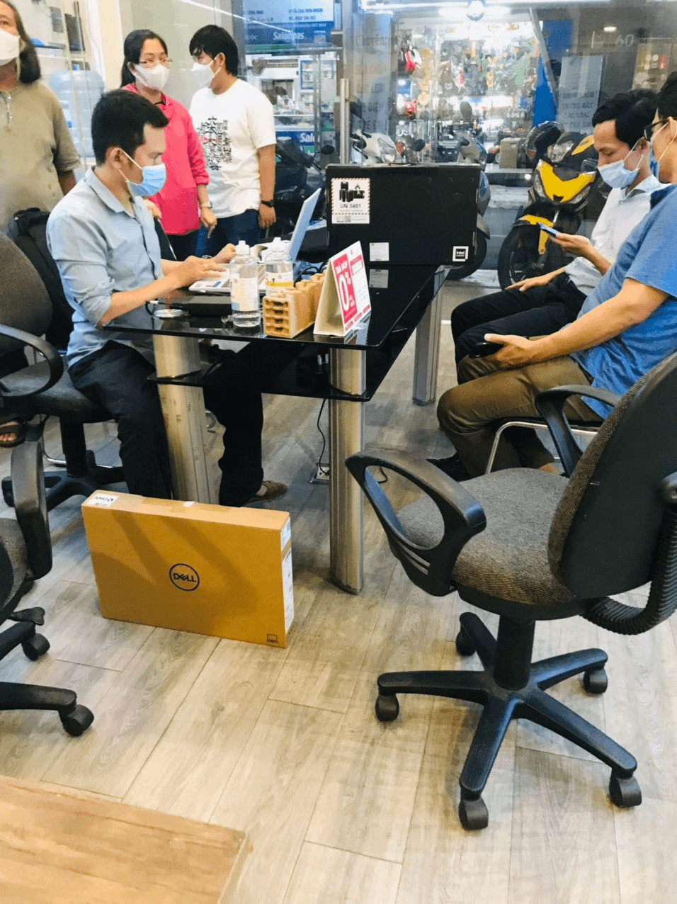 laptopmart khach hang 3